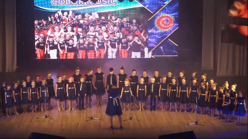  - 【震撼童声】儿童合唱团现场演唱《Something Just Like This》