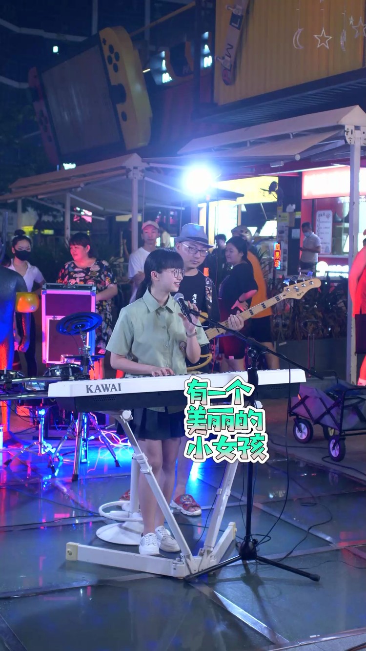  - 观众点歌《小薇》本以为是夸小鸭子老师的结果是点歌来的