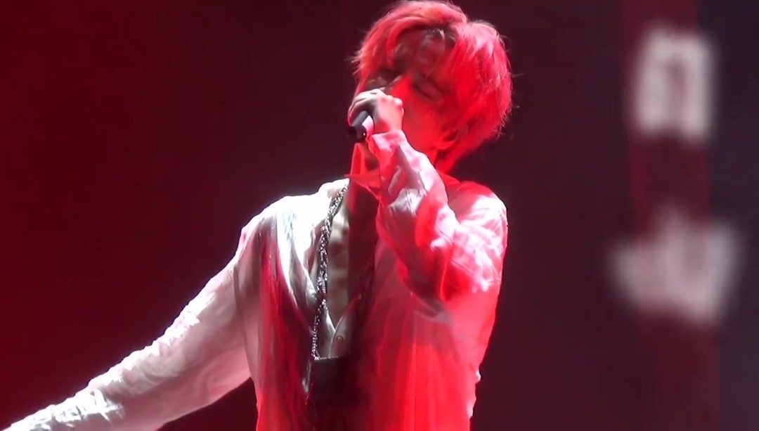 薛之谦一首《背过手》,唱出了满满的心酸和无奈!