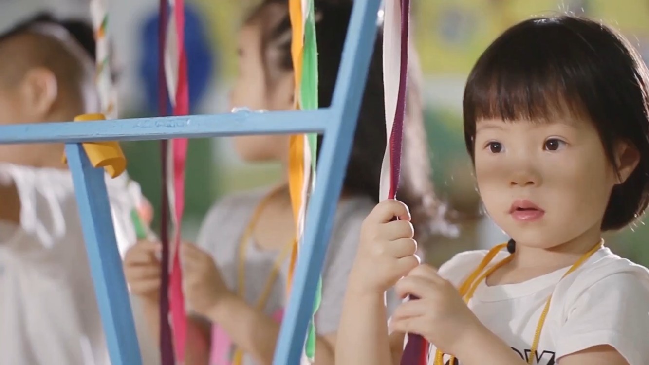  - 黄莽《星星的孩子》MV