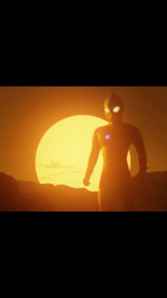 夕阳下的归曼,已成回忆.#奥特曼  #不胜西江暖