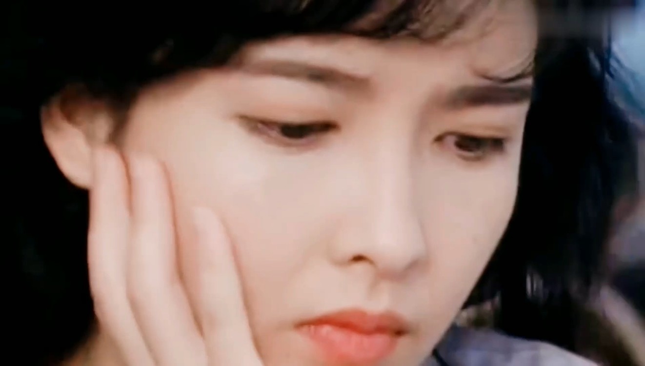 - 王梦露《是否两个人足够捕捉爱的镜头》山明和水秀不比你有看头