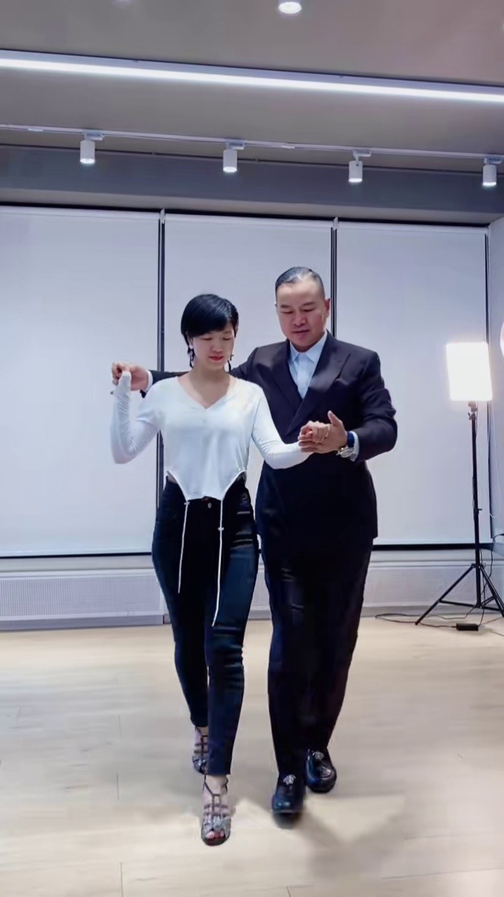 爱是一缕寂寞的愁 @豆豆爱跳舞