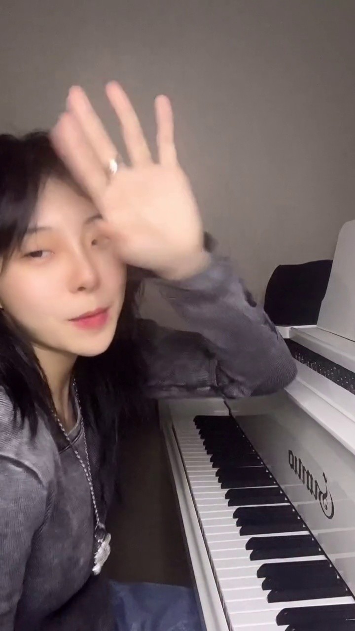 zkaaai《不怪她》 她开着邻居家的 toyota-高清mv