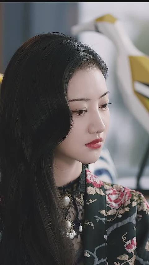 - 司藤 秦放给司藤浇水 每种饮料来一种