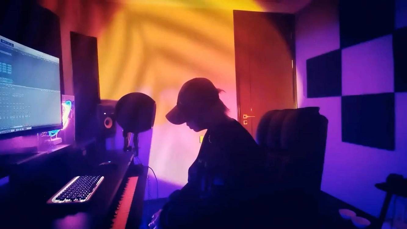 - 黄钧泽(C-Jay)/AFMC黑子-《于小姐》抖音热门歌曲