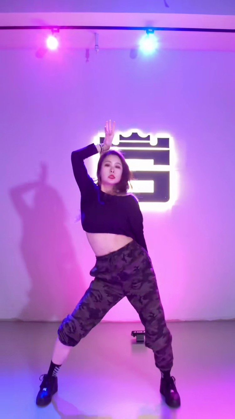 泫雅imnotcool泫雅新歌宝贝们上车我们上高速了imnotcool野马舞