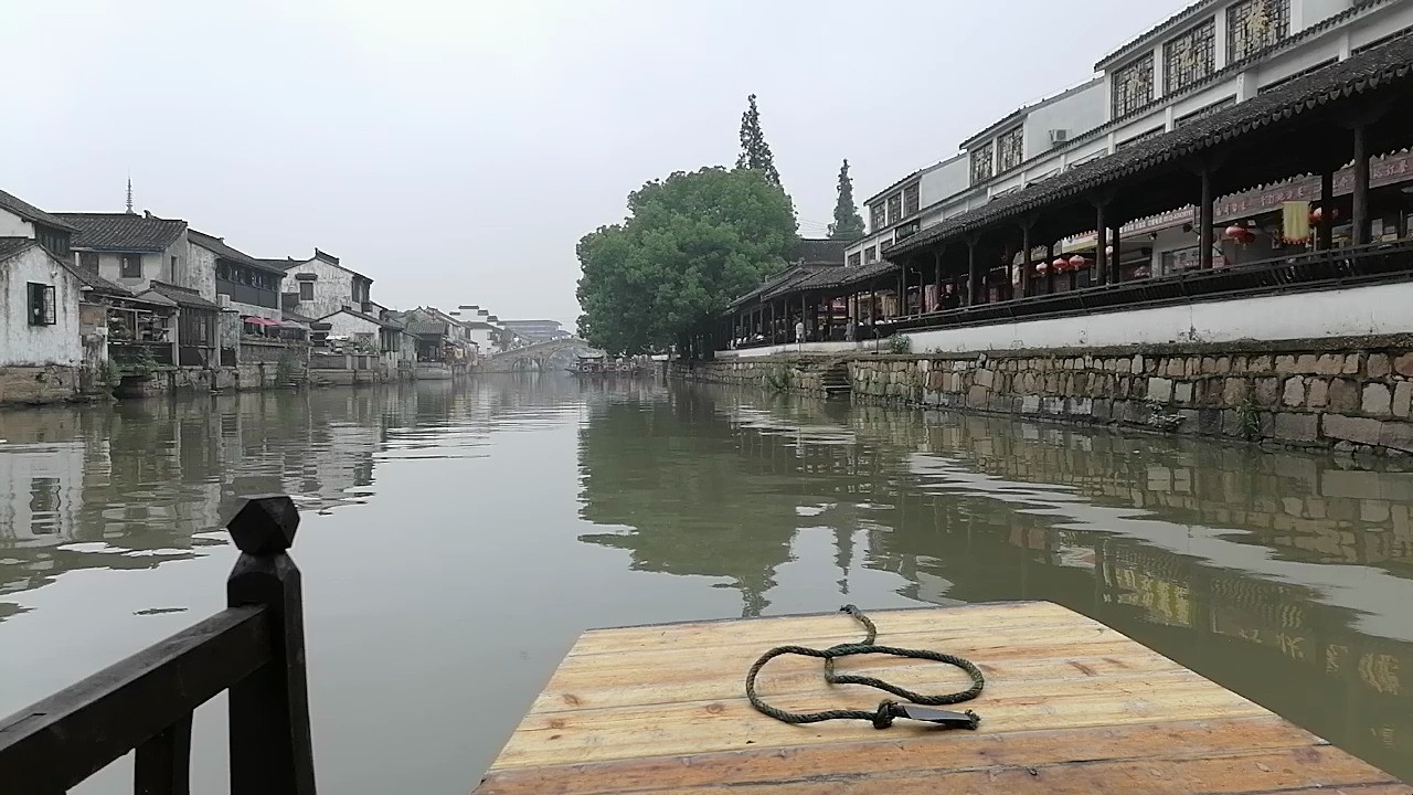 - 旅游
