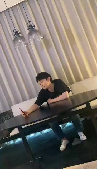  - 董子健30秒拍49张自拍