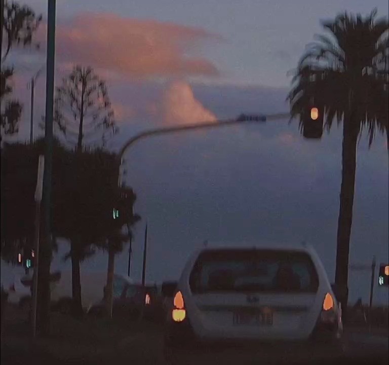 - 大概是曾抱有期望吧,不是对世界,是对你。