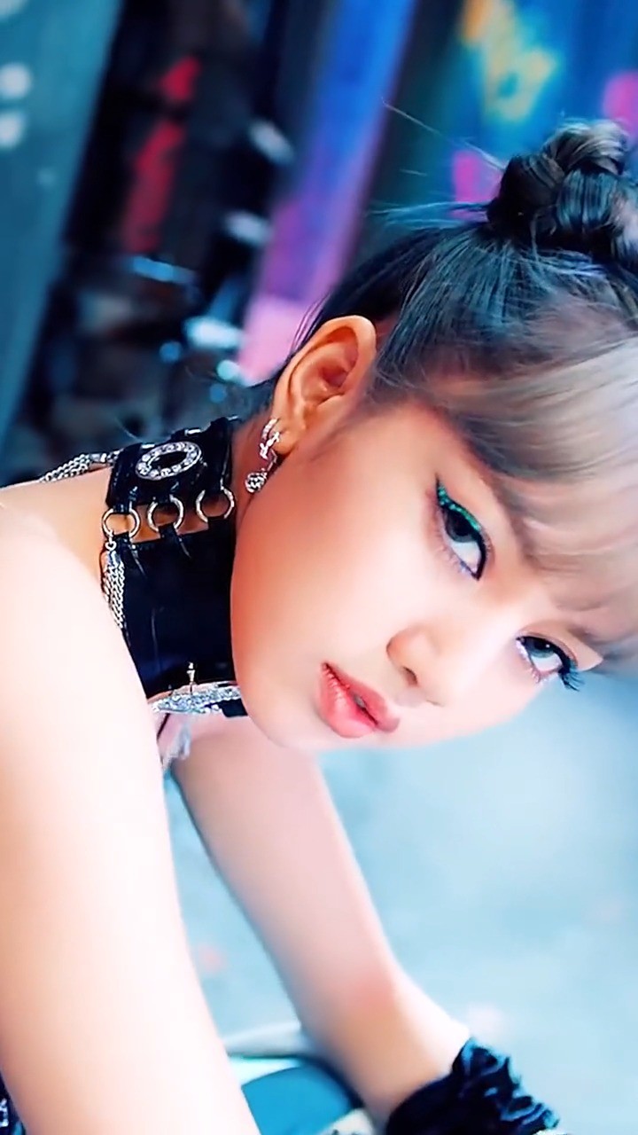 lisa一跃出圈!人间芭比超a名场面!