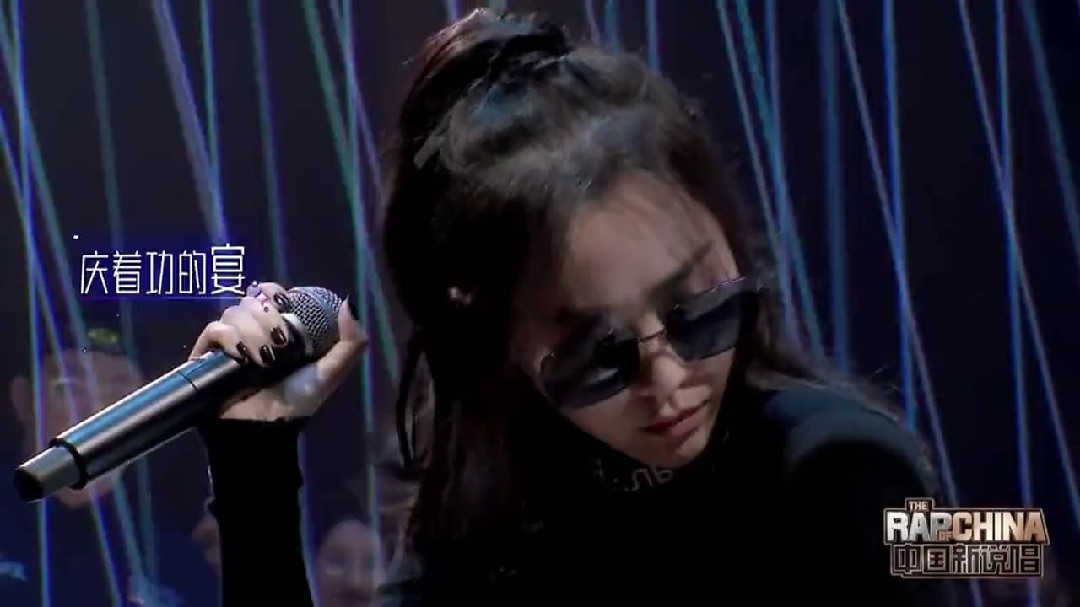 - 张靓颖15年人生经验写成一首歌