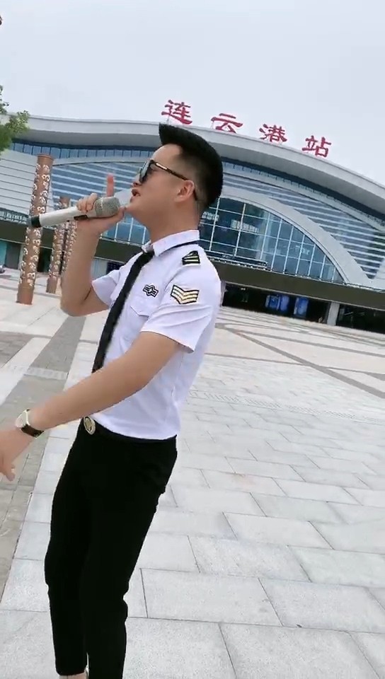 列车员真火了97上传者:徐州小贺6442020-09-20列车员火了97上传者