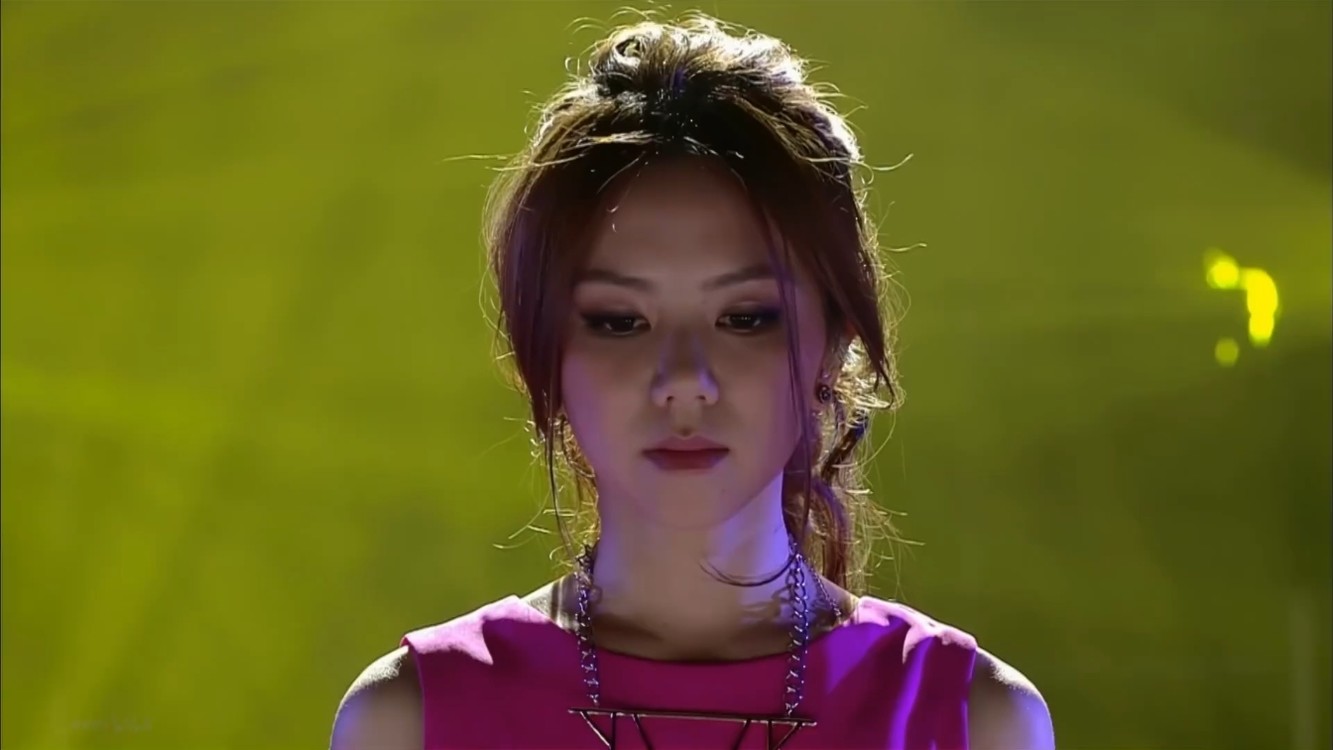 《我是歌手》邓紫棋致敬beyond演唱《喜欢你》这首歌翻唱得很成功