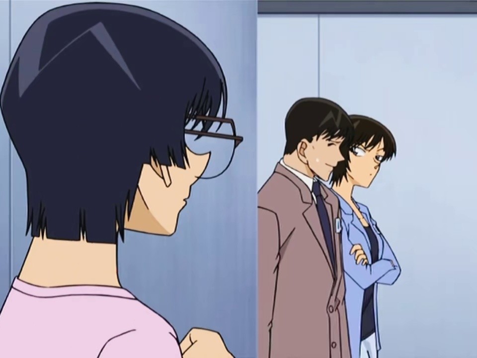 看到佐藤警官和自己那么像,她觉得自己在白鸟警官心中只是一个替代品