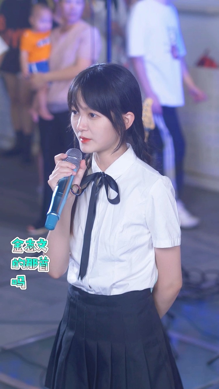 乐队翻唱摩登爱情听着这个歌感觉随时想要扭起来
