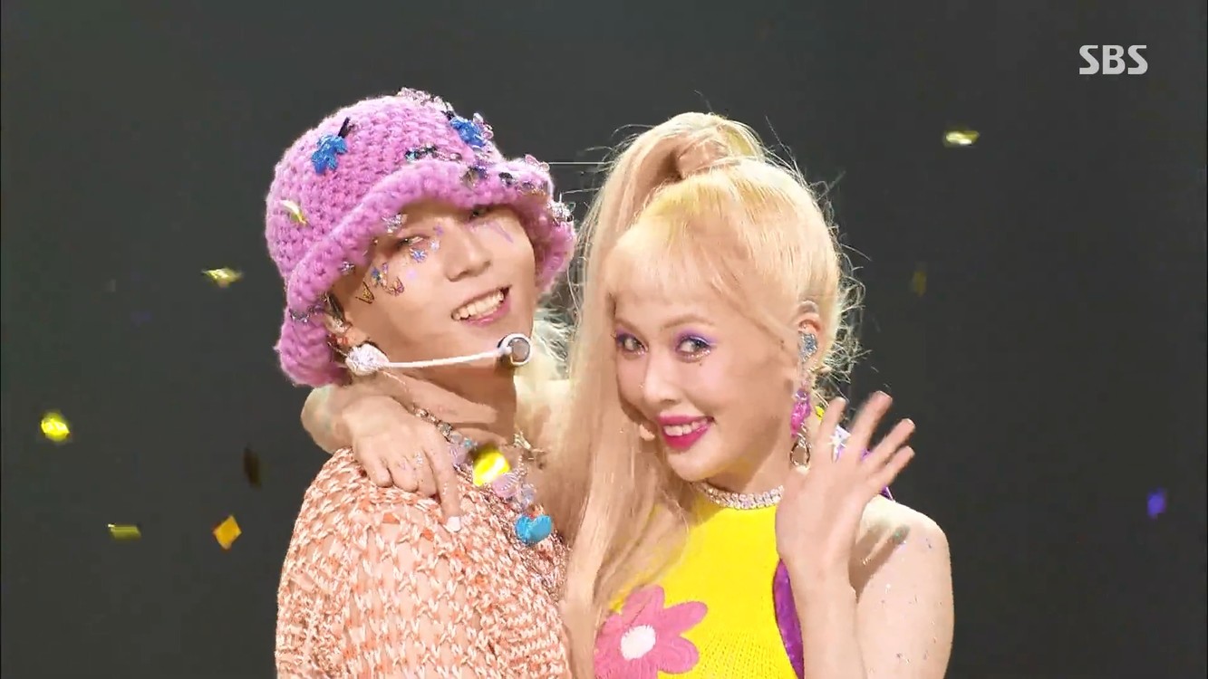 泫雅《人气歌谣》节目与男友dawn带来《ping pong》精彩舞台