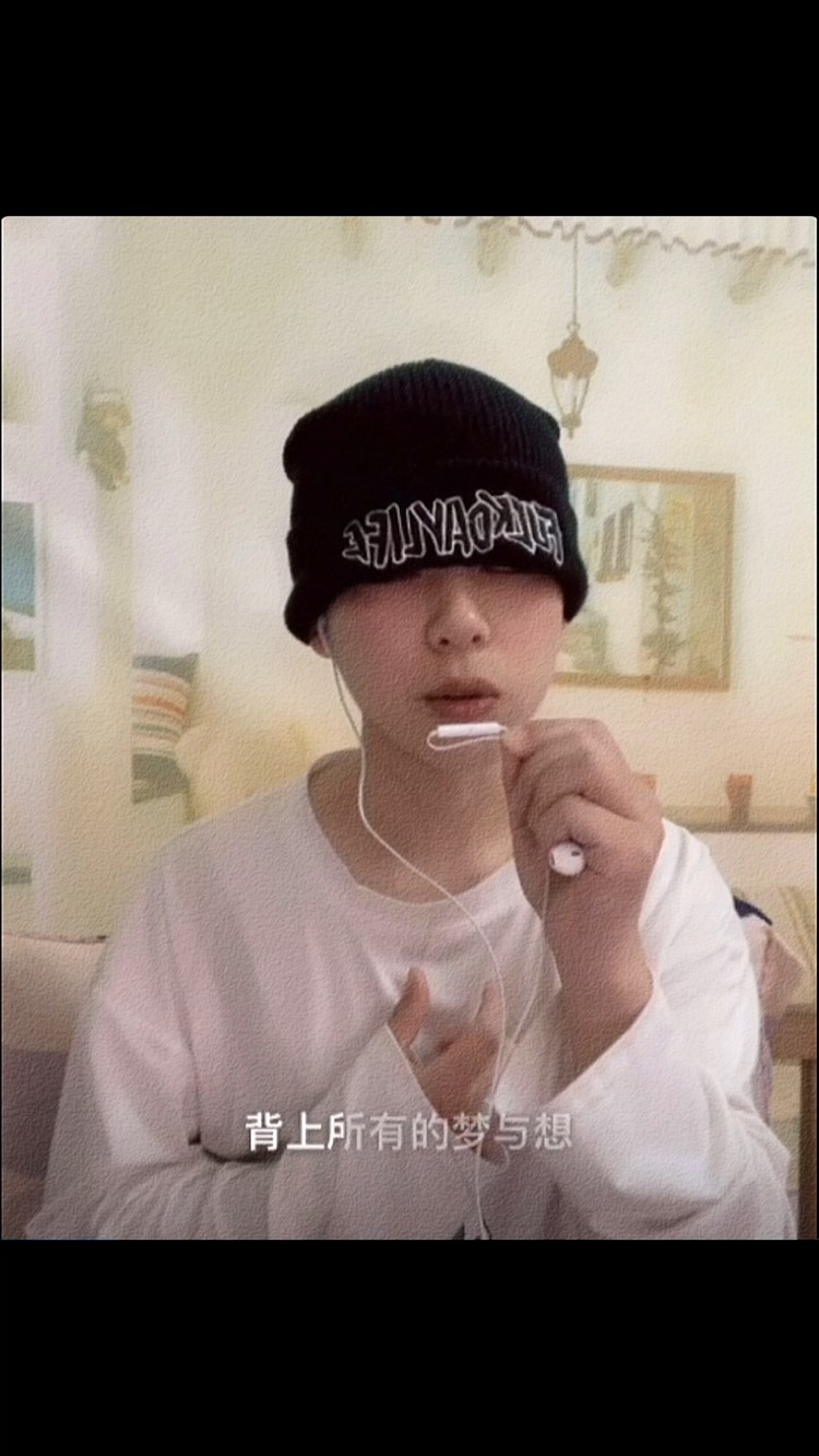  - 小哥哥翻唱的《消愁》别有一番风味