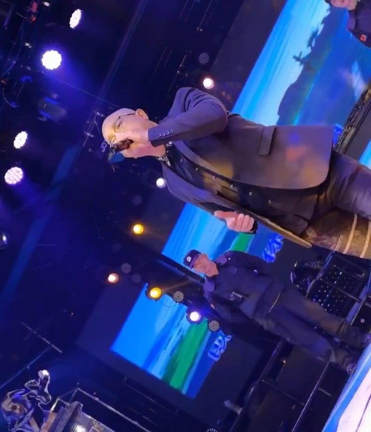  - 来一首近距离的（飞蛾扑火）吧