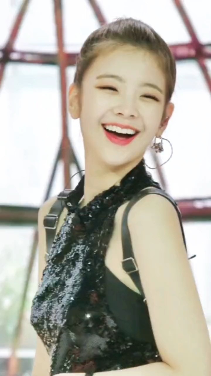  - 只要妹妹长的好。一笑我便倒