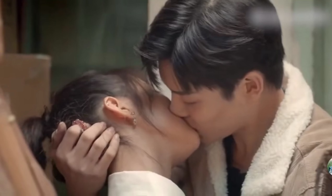 侯明昊杨超越初见故事