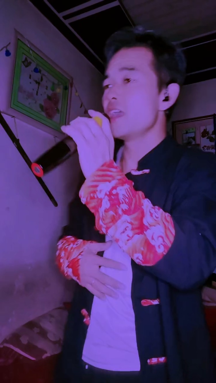  - 我又爱你我又恨你，恨你对我无情无义……