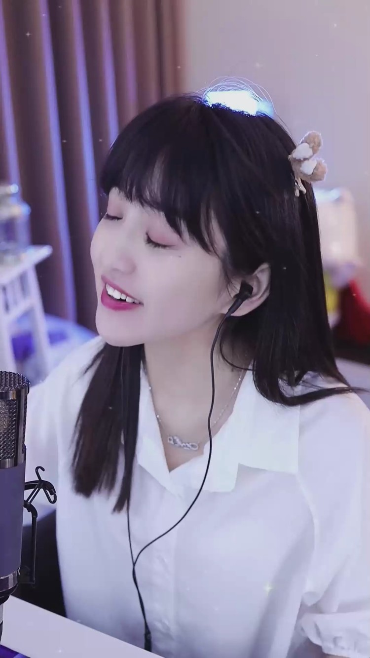 文儿演唱歌曲《与你无关》