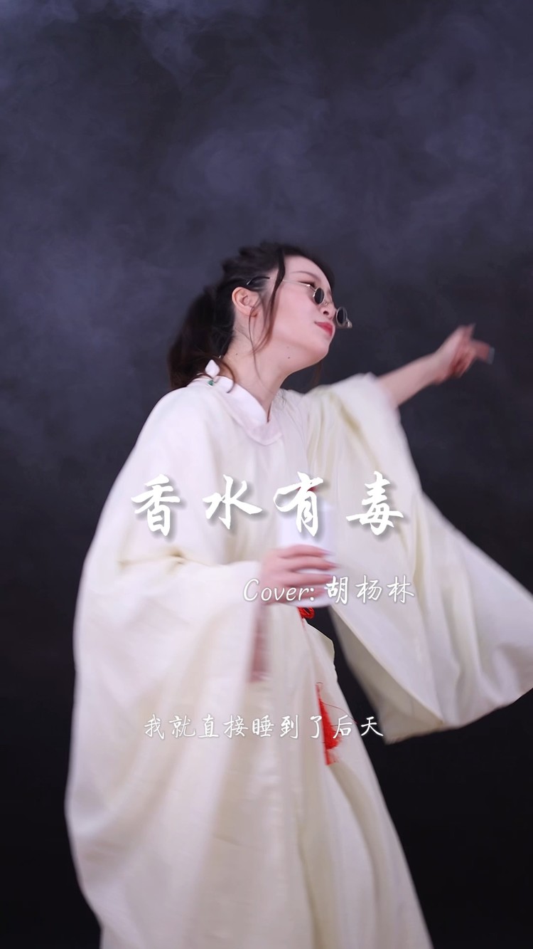 藍天快樂驛站王若熙演唱《送你一朵小紅花》,歌聲甜美,溫情動人