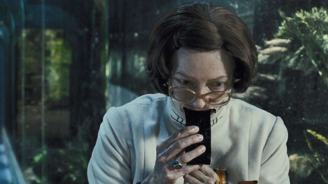 末日来临列车上的人为了活命连吃了17年蟑螂高分电影科幻电影灾难电影