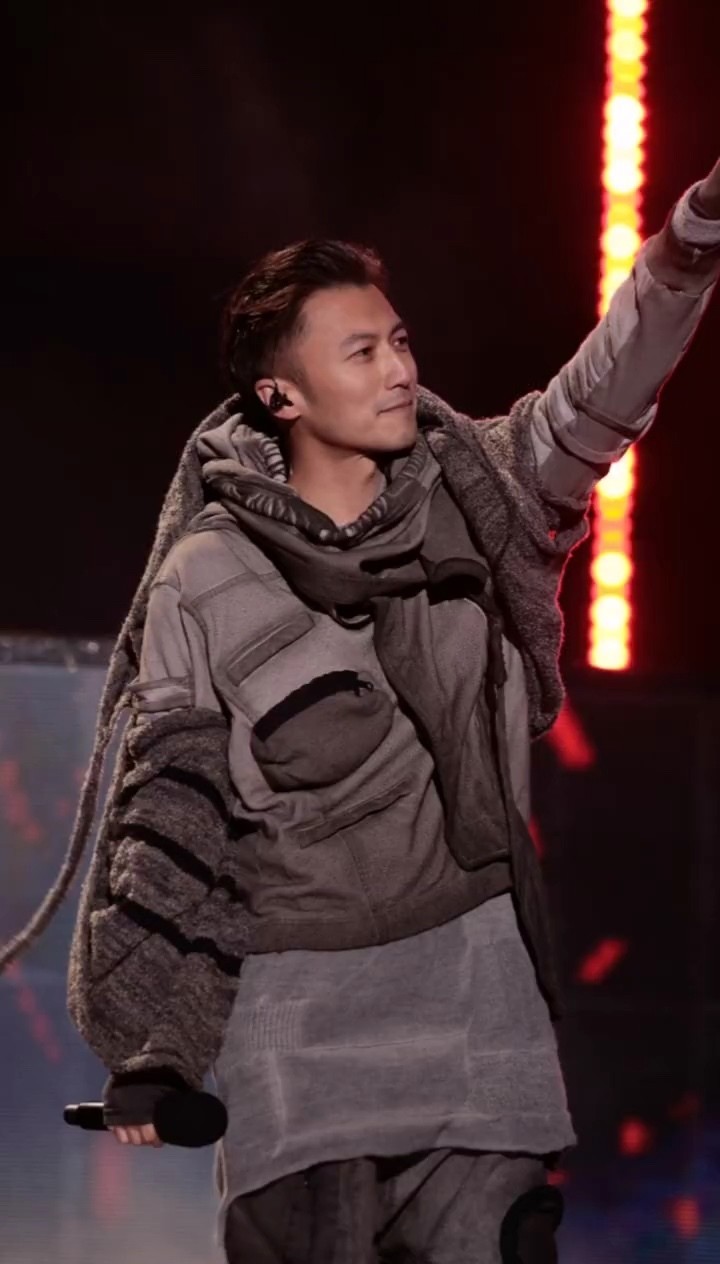 边走边爱reborn谢霆锋北京演唱会2003