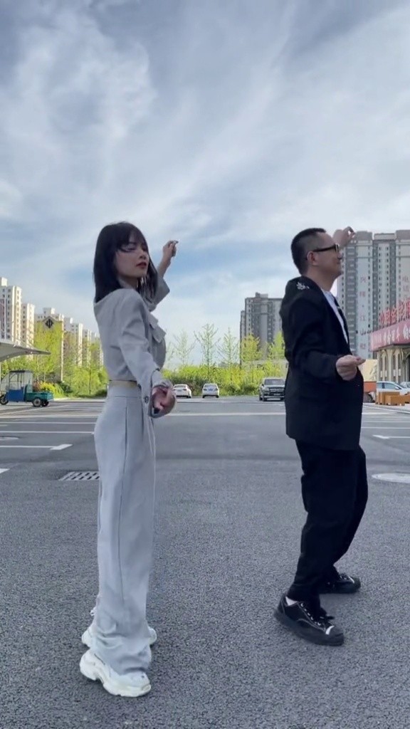 关注一下爱徒:@北北【大石桥联盟】 #大石桥联盟 #烧酒歌散步舞