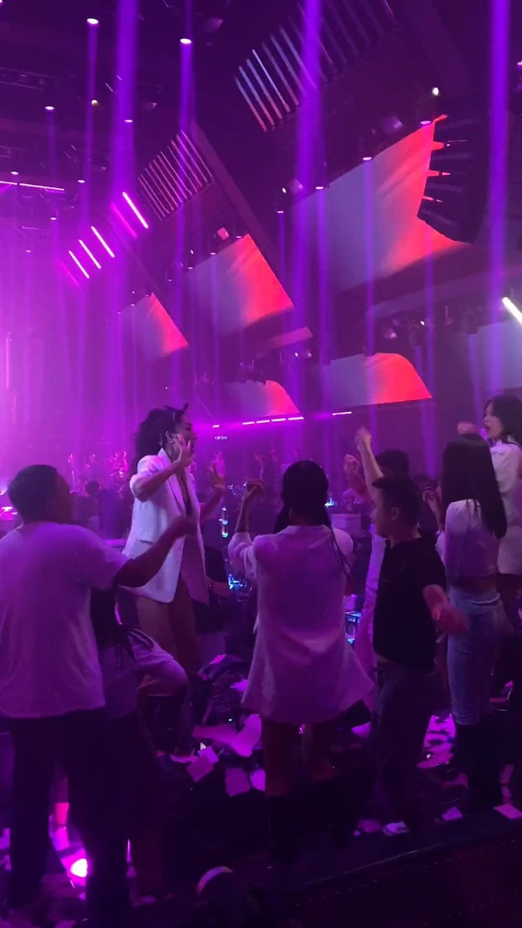  - 万人蹦迪现场就在今晚，全球世界百大嘉宾即将到来