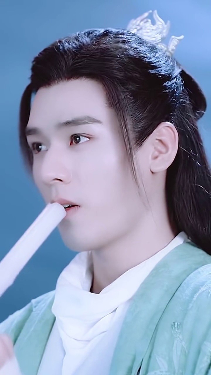 我已经无法正视温客行吹箫了~ #山河令  #龚俊