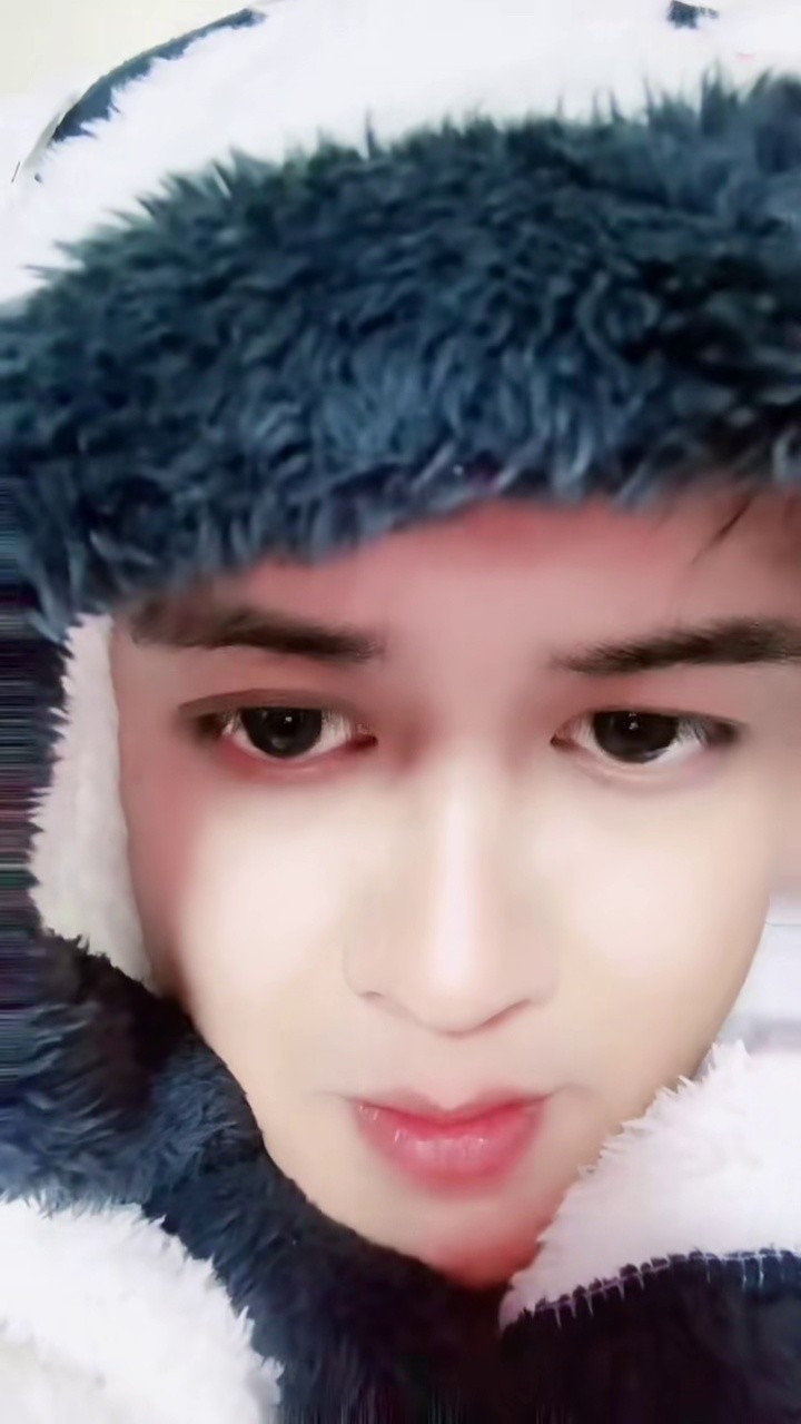 有时候明明心很烦躁,却要强颜欢笑,这条路何去何