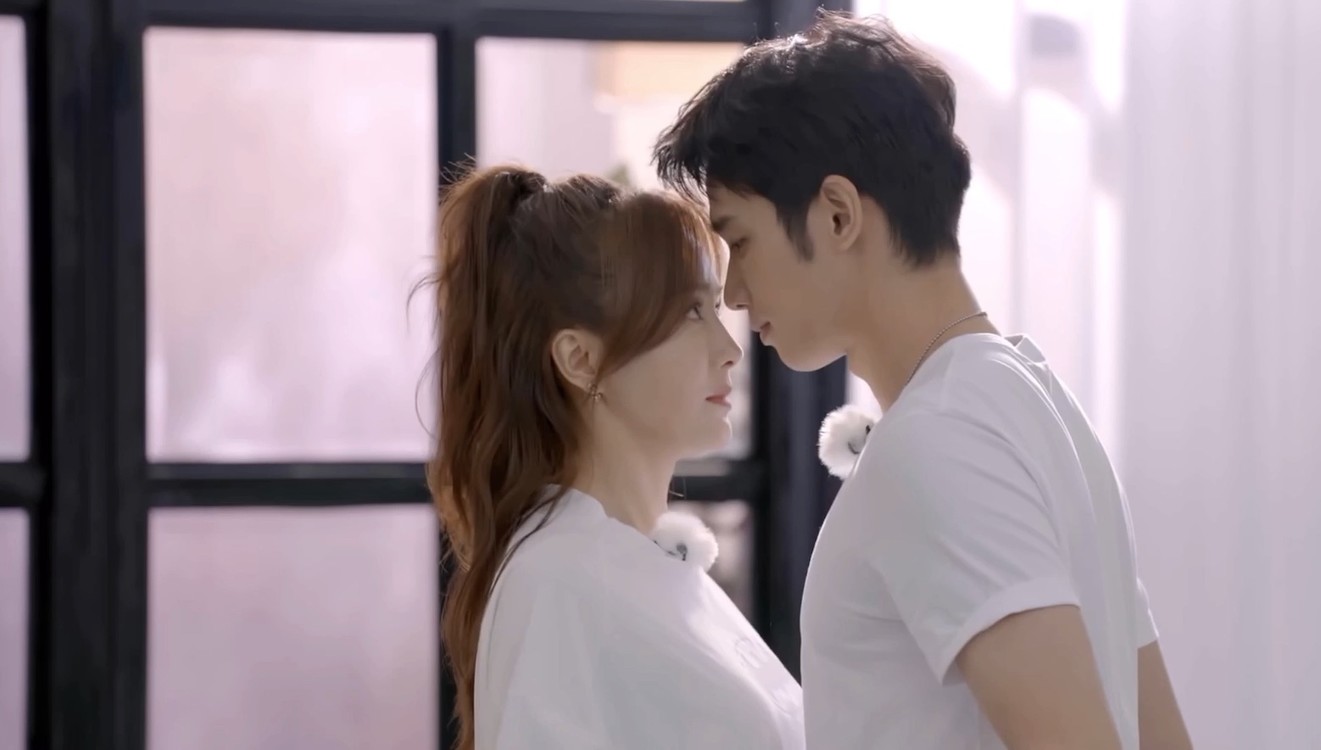 秦岚刘以豪相约凌晨4点看日出