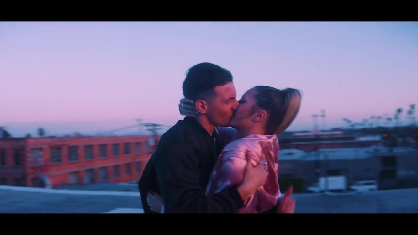 - Delaney Jane/Shaun Frank-《Throwback》官方mv