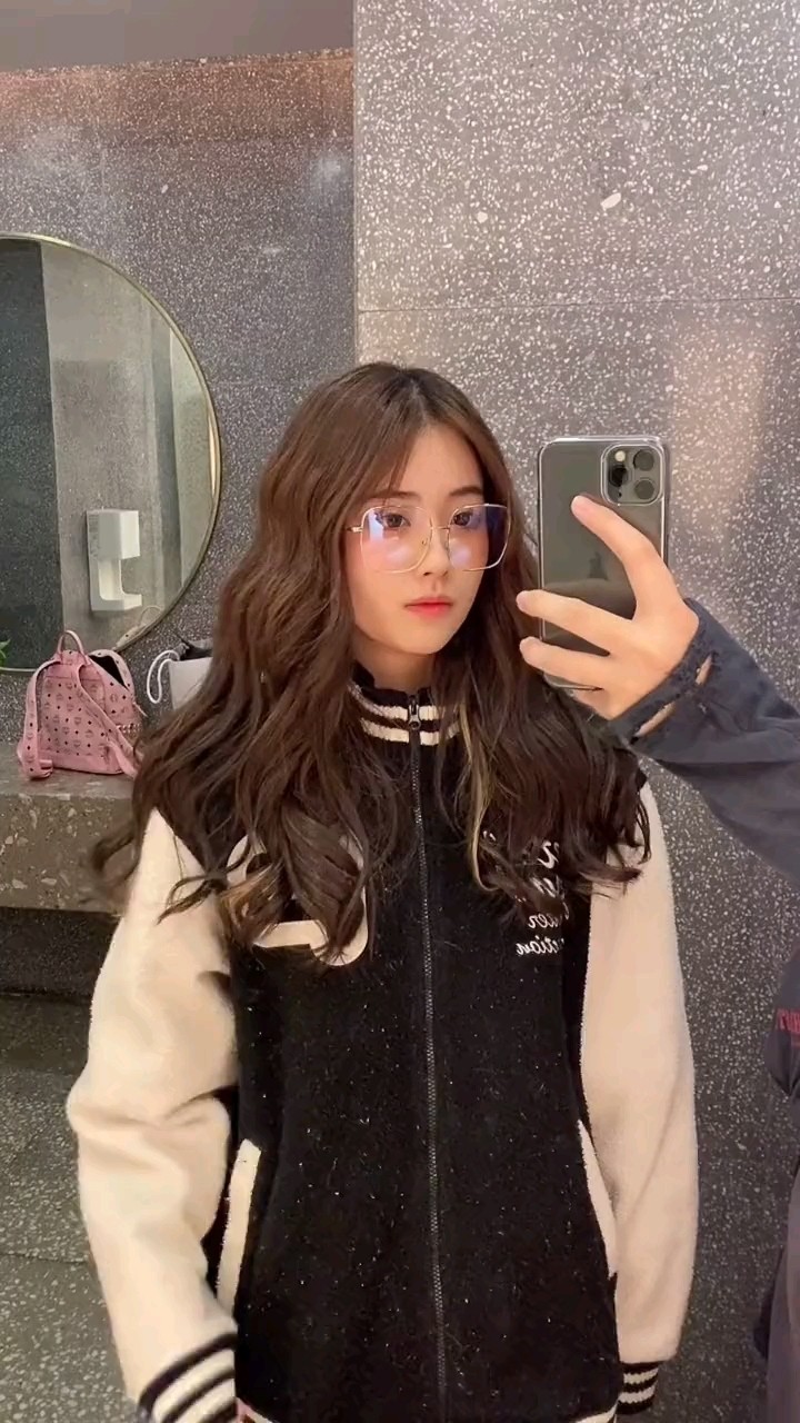  - 一定有人说是男生的手