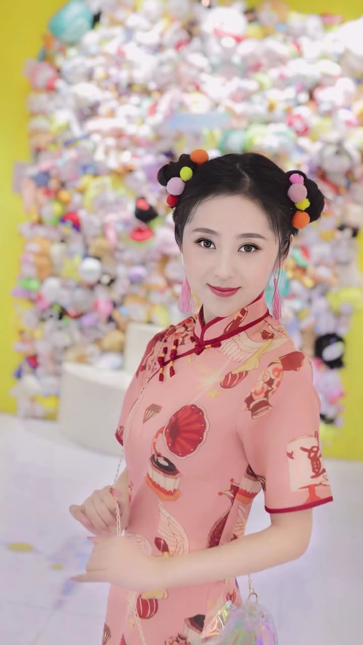 郭津彤《春风别笑我痴情》