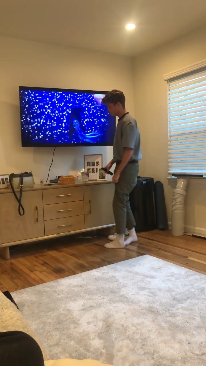 - Jamming with Bruno kinda day🕺🏼