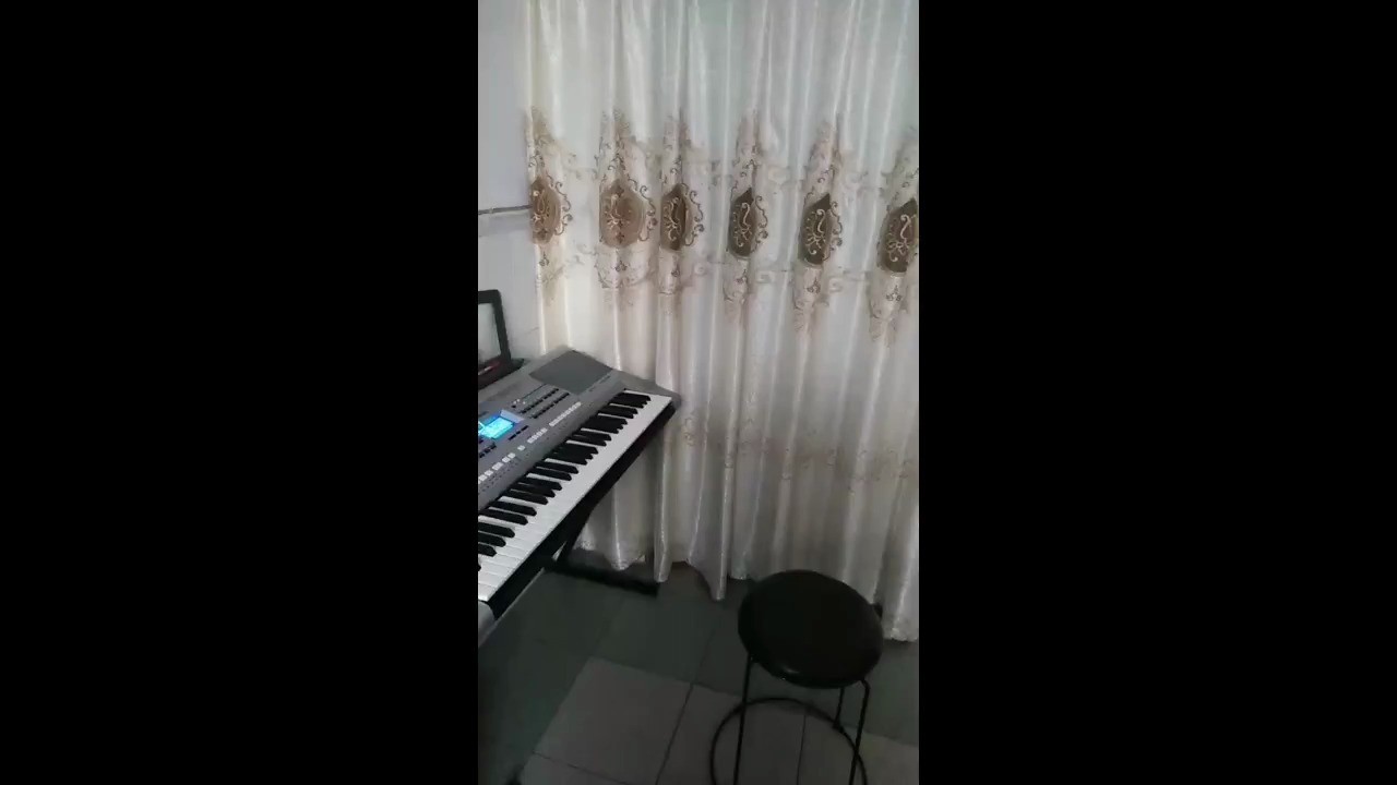  - 韦国庆弹琴《红河谷》，意思一下。（2021.1.27.）