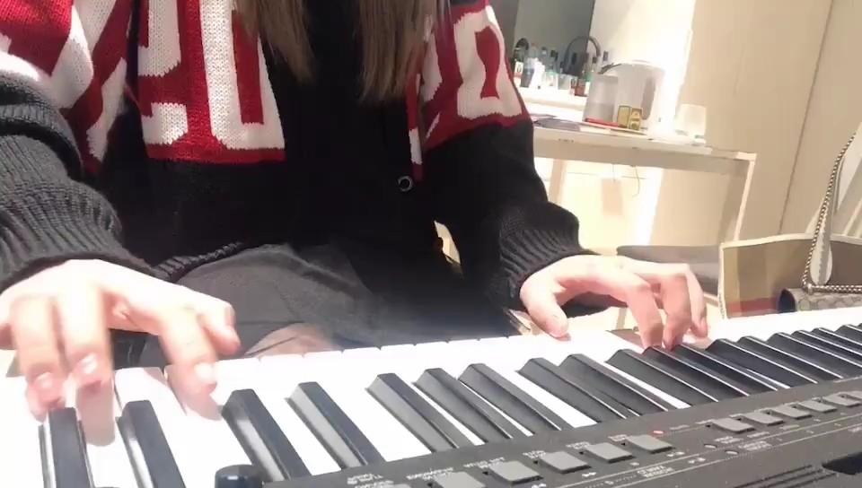  - 我在人潮拥挤的人群中等待着你