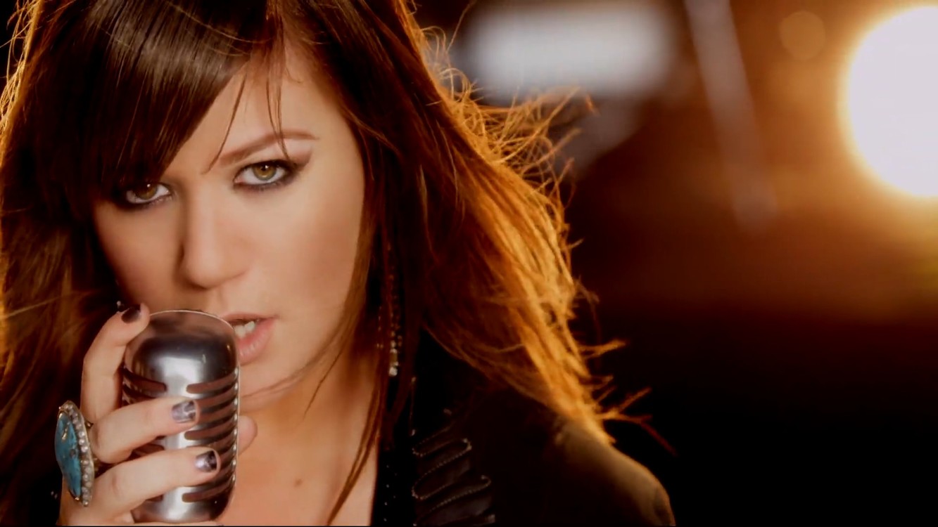 kelly clarkson《stronger(what doesnt kill you)》官方mv