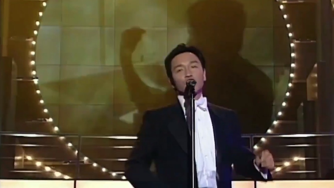 跟着哥哥一起跳起来张国荣monica经典现场版迷倒多少人