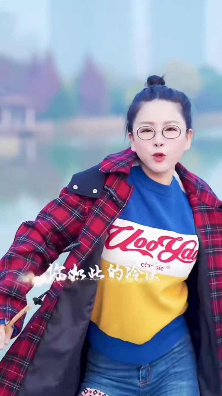 茶余饭后,江边走走,情不自禁,高歌一曲~#为什么  #童鸣童小花直播间