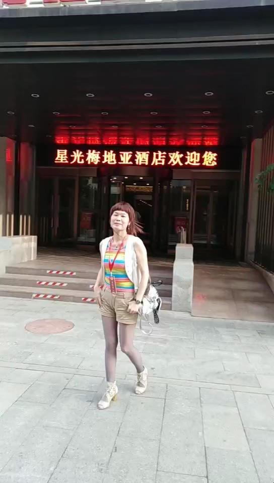  - 4天3晚的乐坛“七.一”活动，吃饭就在这栋楼了。