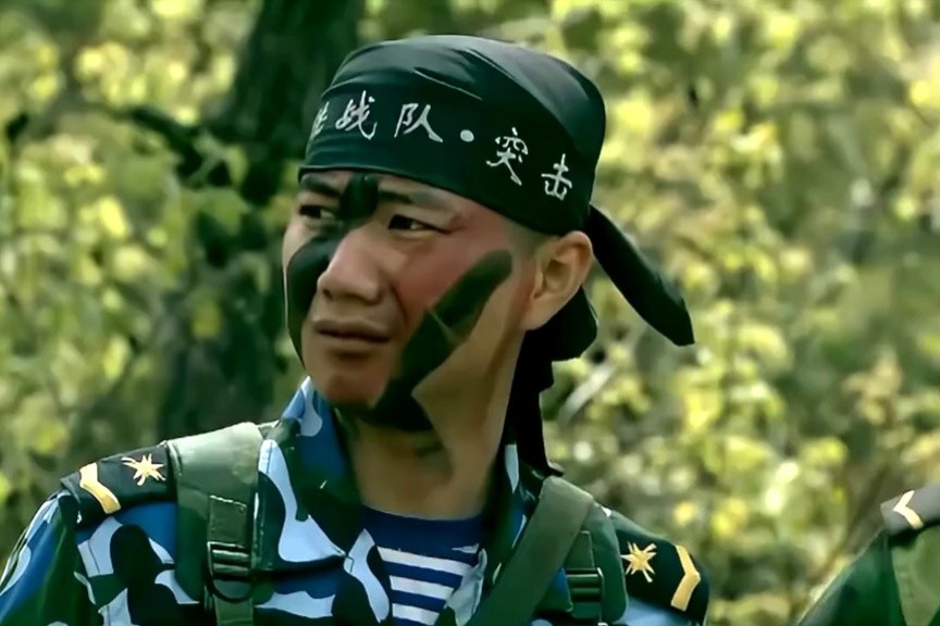 伞兵天生就是被包围的#我是特种兵 #剧情