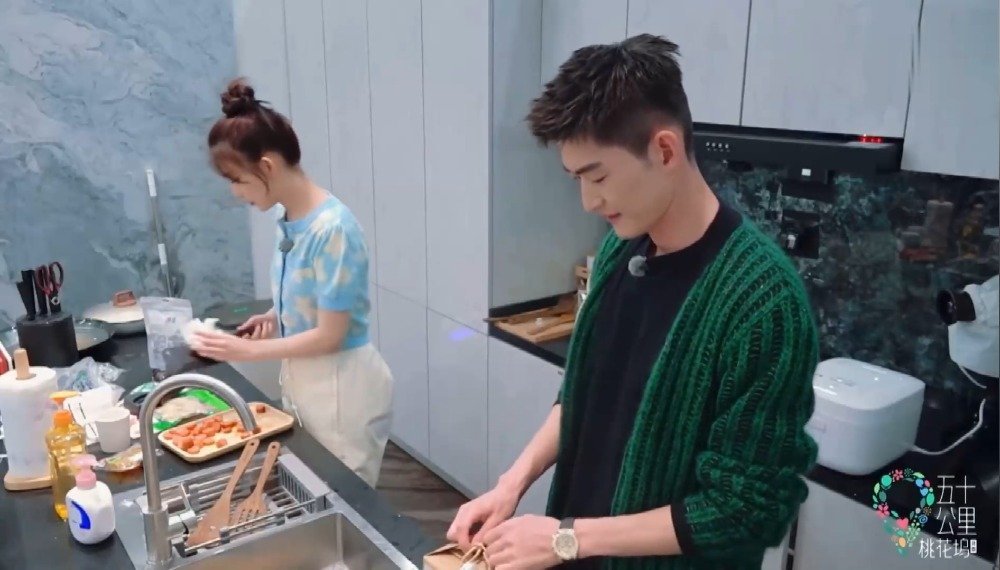 - 《五十公里桃花坞》孟子义性格