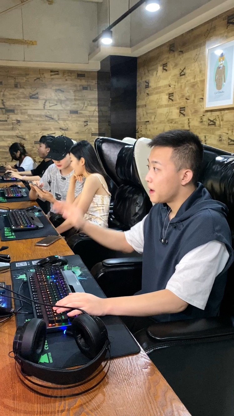  - 所有的道别中，我最喜欢明天见.