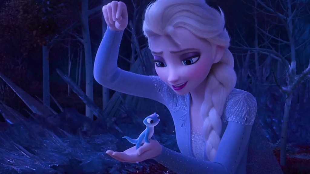 爱莎女王收服两大精灵当宠物#冰雪奇缘#萌宠#可爱