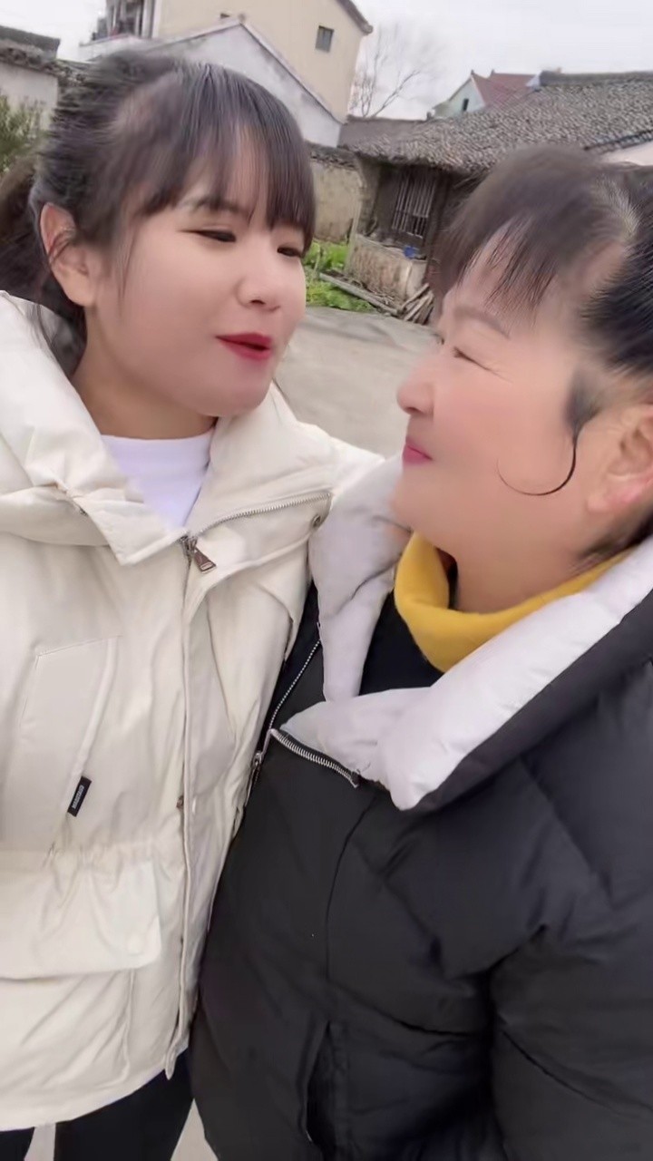 都说我俩长得很像,大概上辈子的母女,这辈子做你的儿媳妇#好婆婆